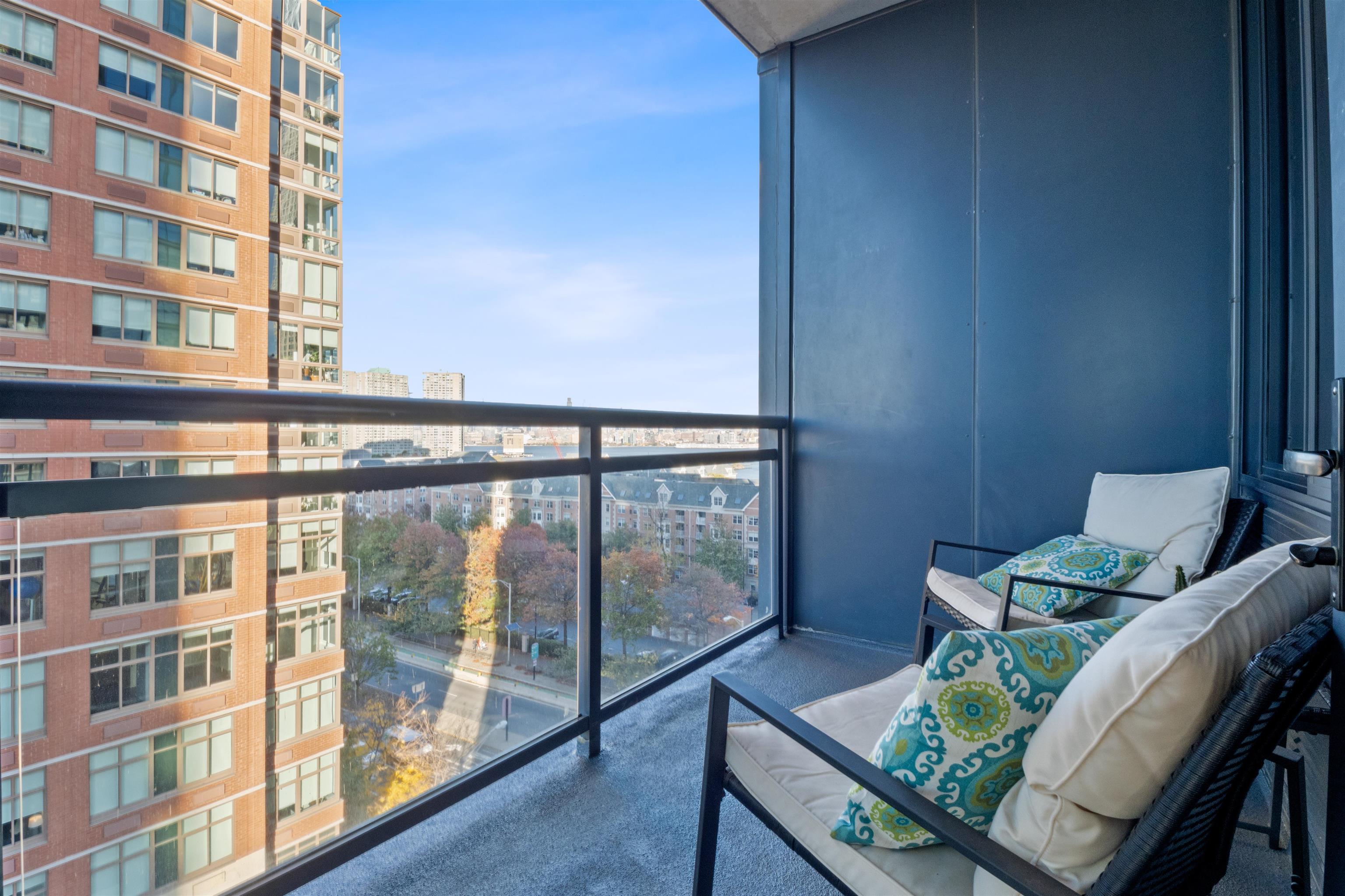 389 WASHINGTON ST Unit: 9E