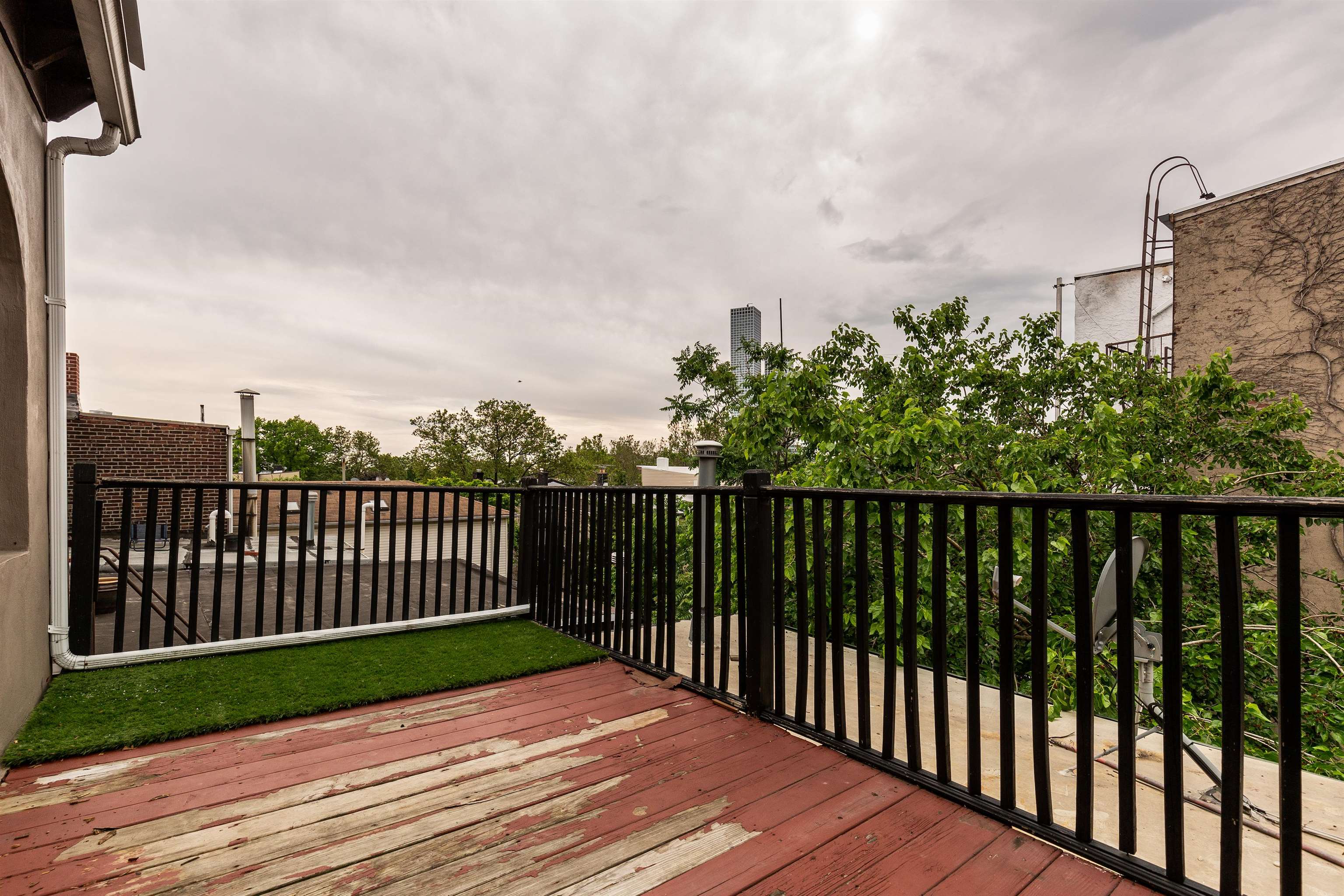 121 PALISADE AVE