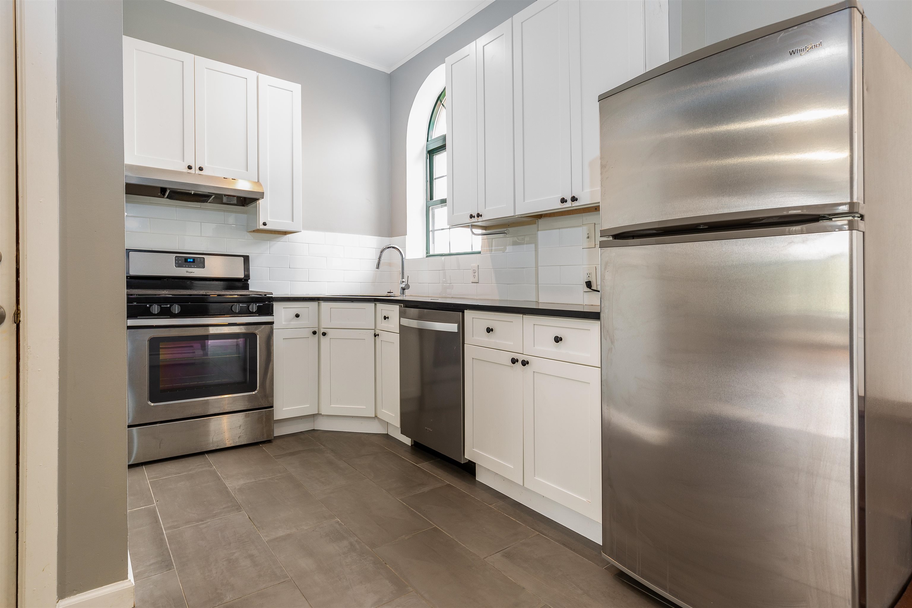 121 PALISADE AVE