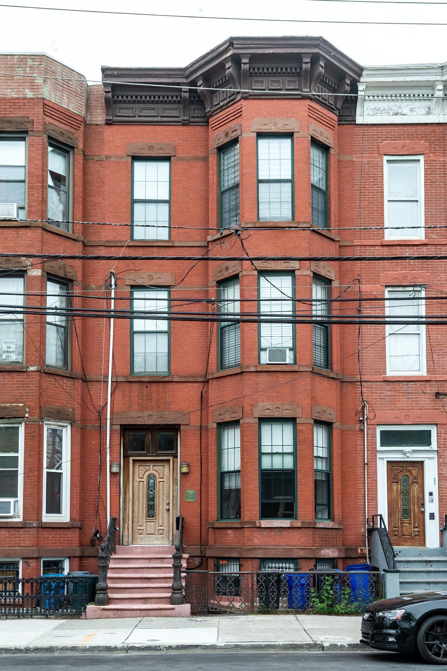 121 PALISADE AVE