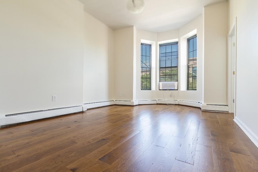 121 PALISADE AVE