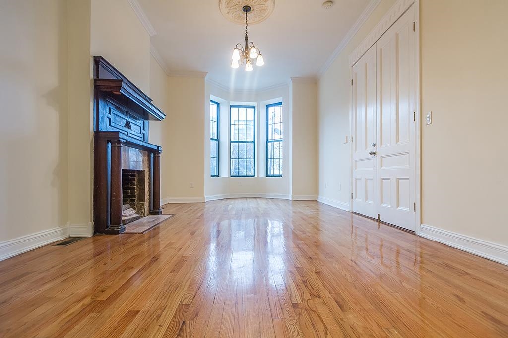 121 PALISADE AVE
