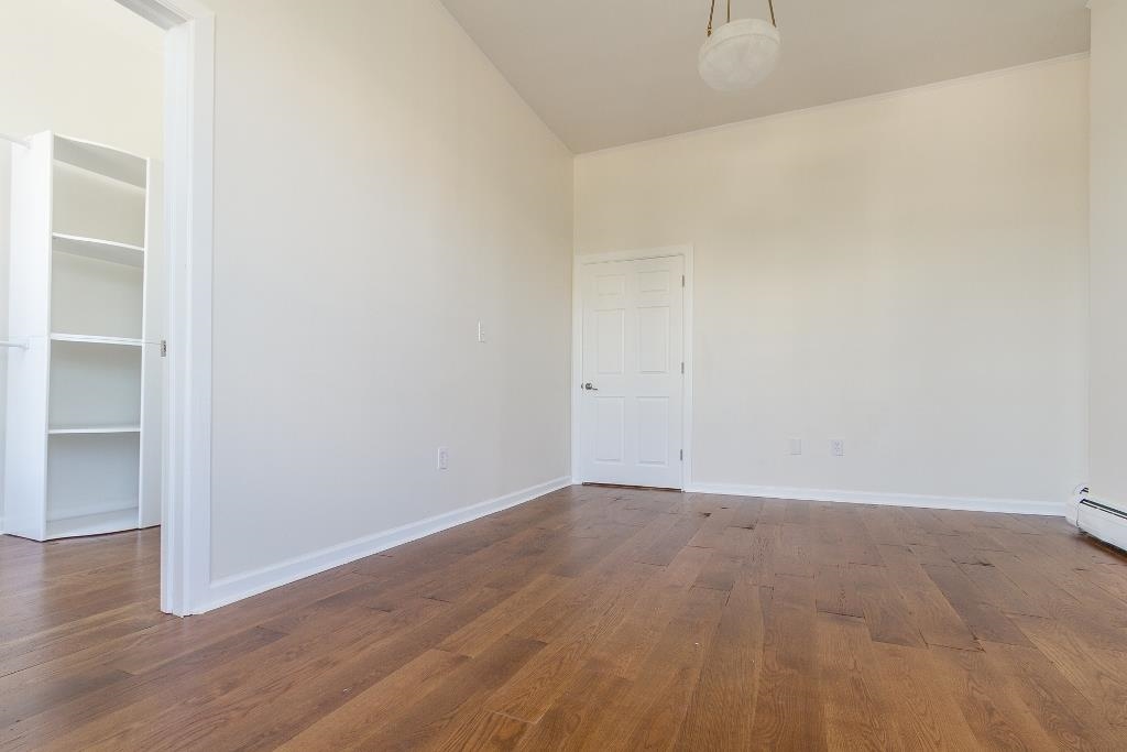 121 PALISADE AVE
