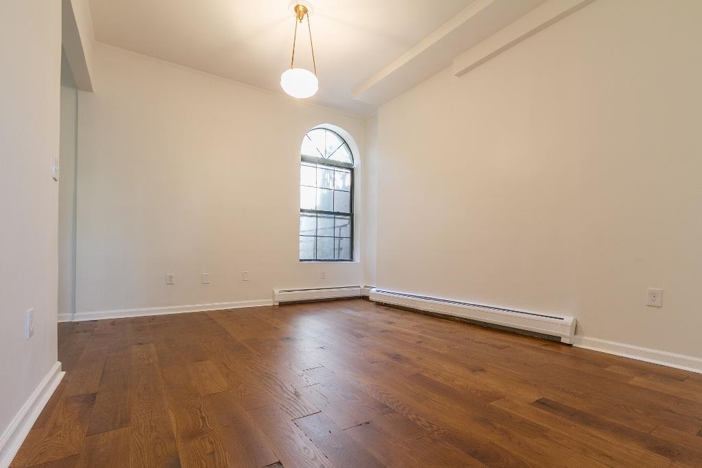 121 PALISADE AVE