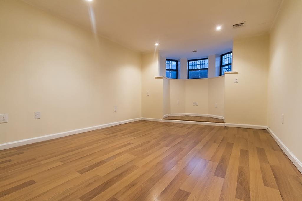 121 PALISADE AVE