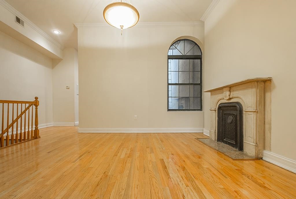 121 PALISADE AVE
