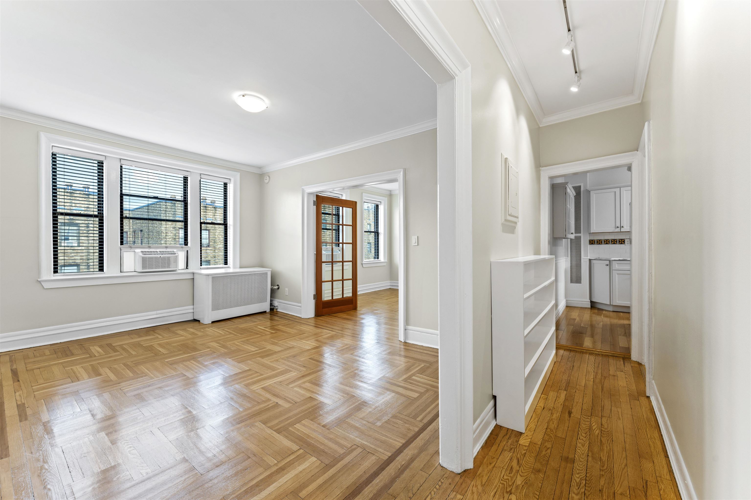 275 HARRISON AVE Unit: E6