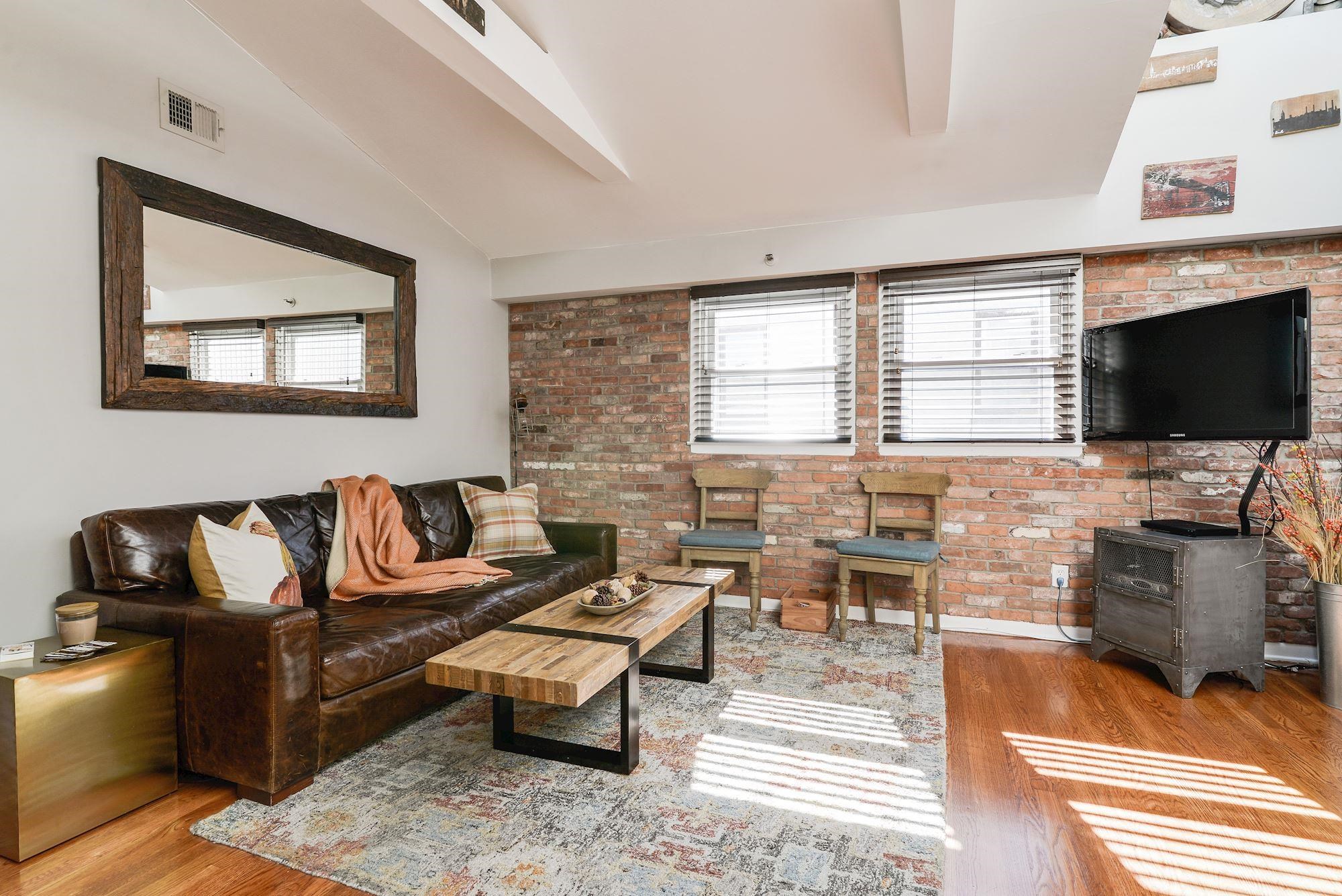 227 CHRISTOPHER COLUMBUS DR Unit: 402B