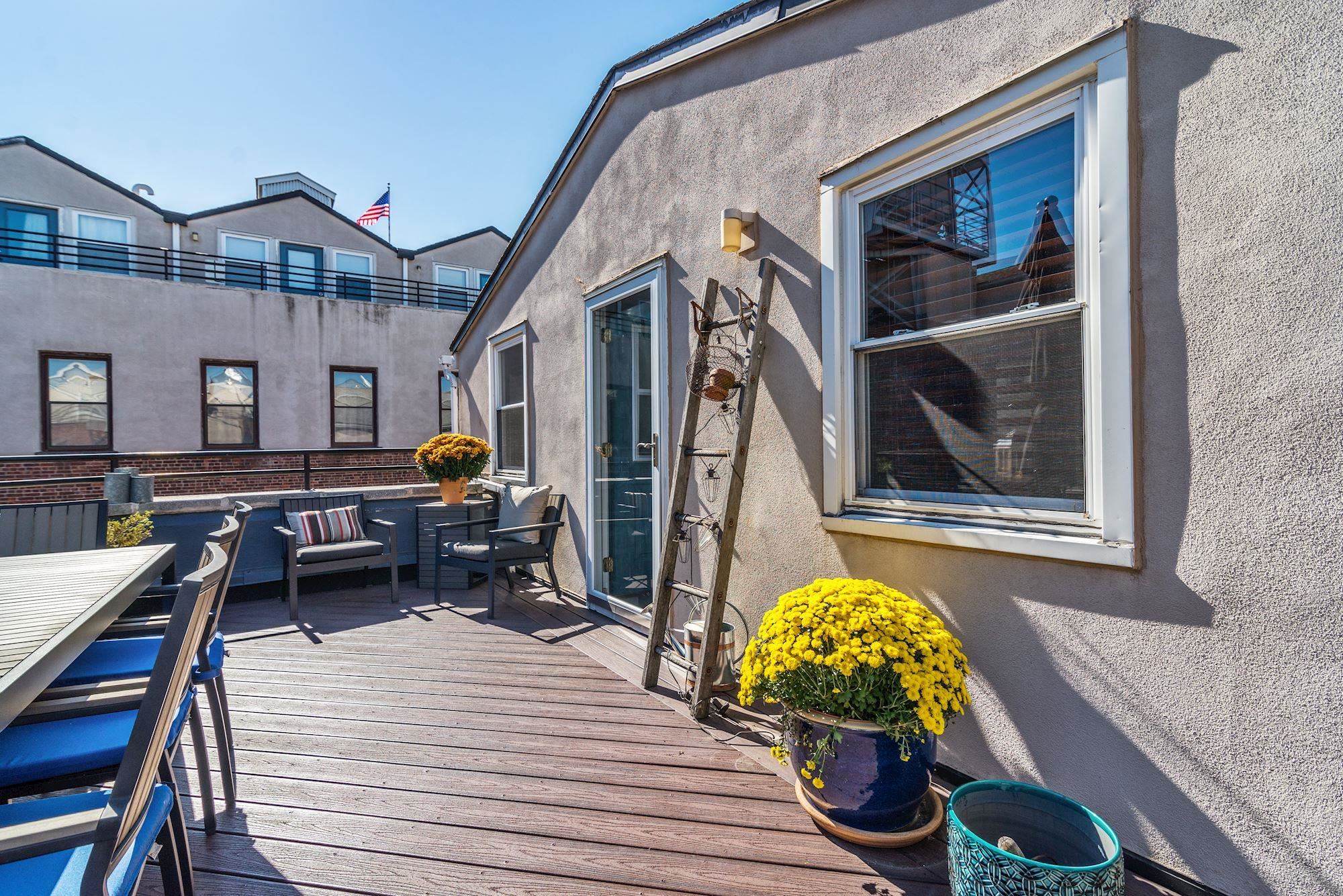 227 CHRISTOPHER COLUMBUS DR Unit: 402B