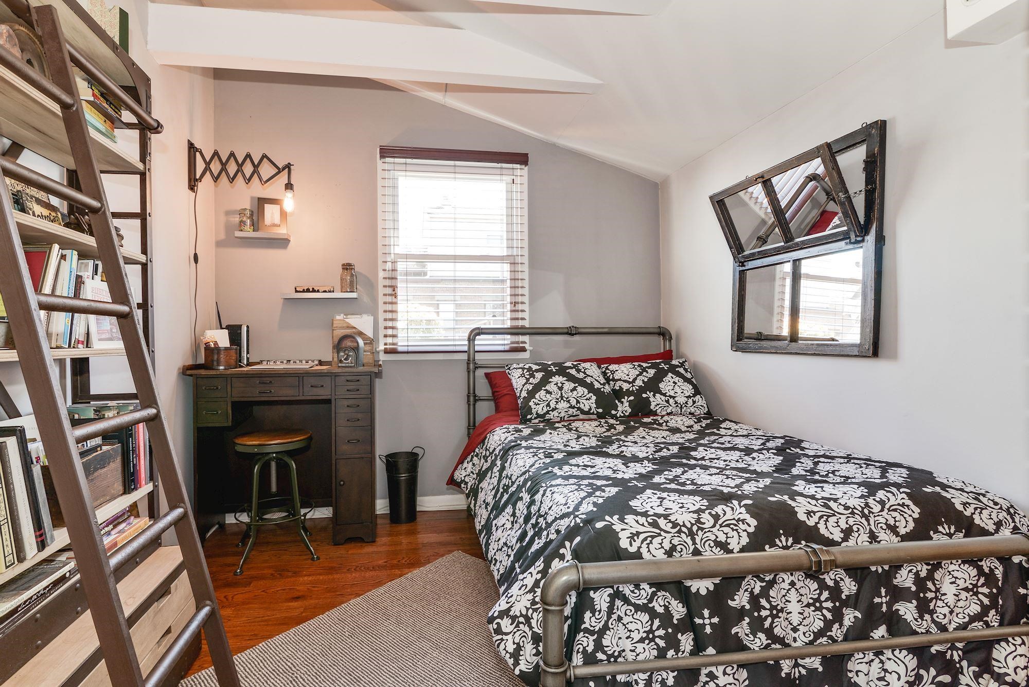 227 CHRISTOPHER COLUMBUS DR Unit: 402B