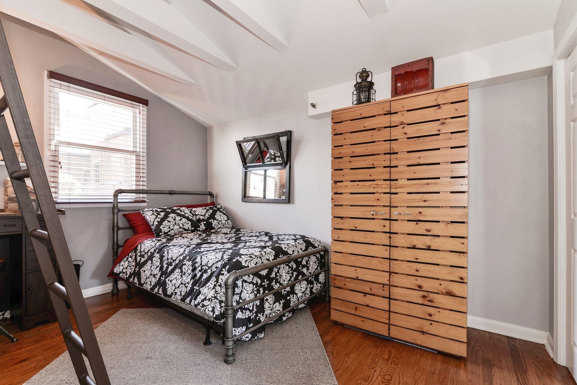 227 CHRISTOPHER COLUMBUS DR Unit: 402B