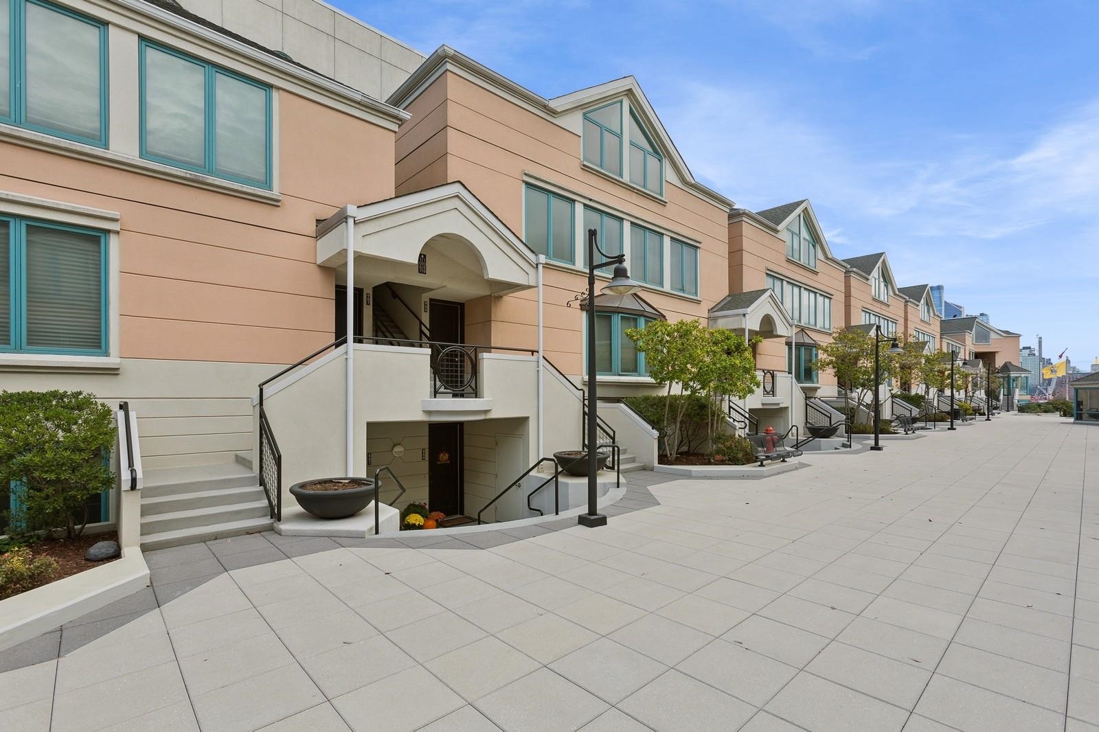 600 HARBOR BLVD Unit: 1057