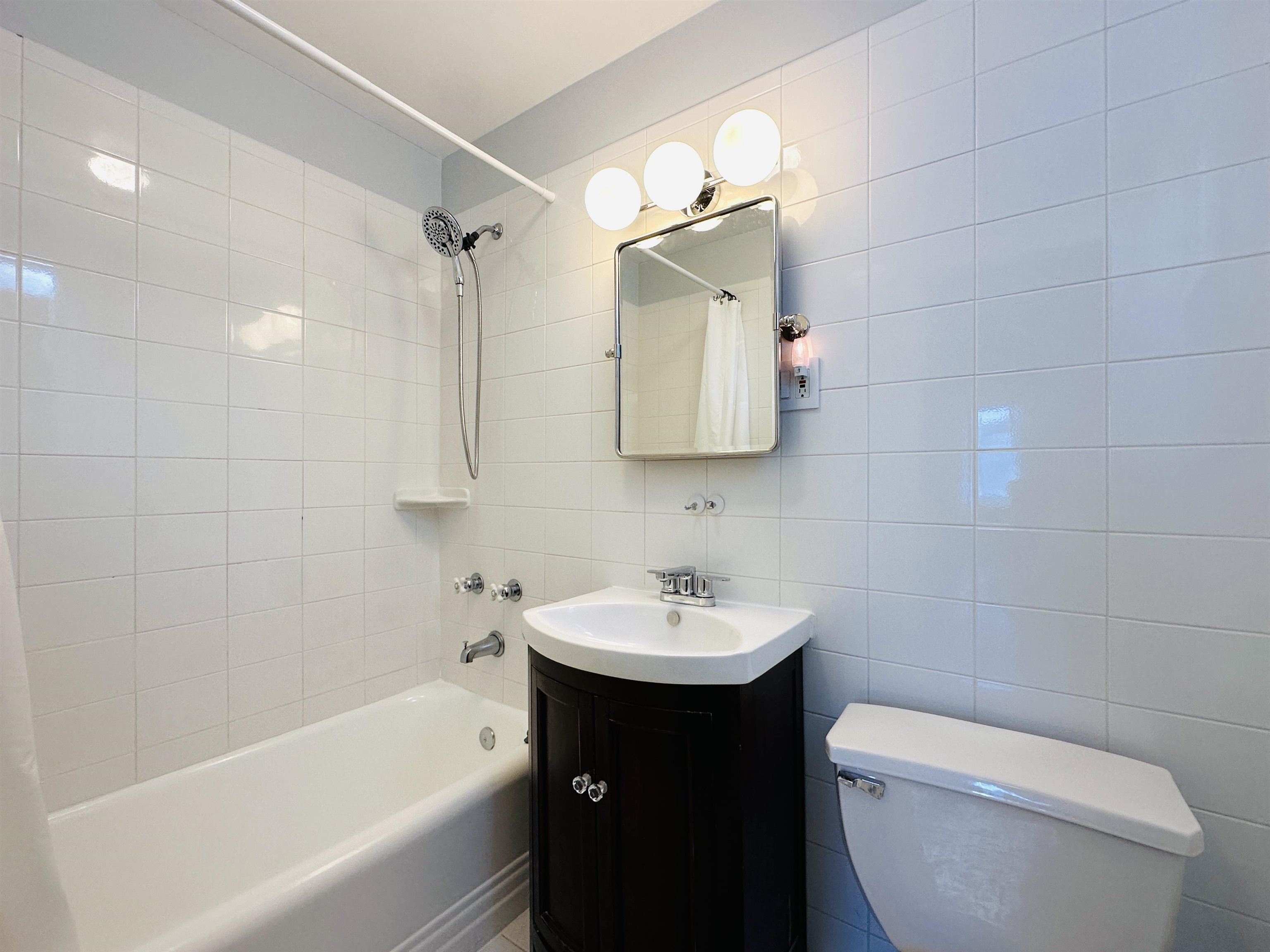 832 WASHINGTON ST Unit: 5