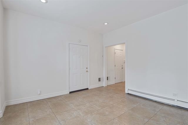 206 ANGELIQUE ST Unit: 1