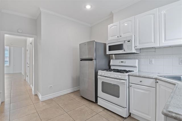 206 ANGELIQUE ST Unit: 1