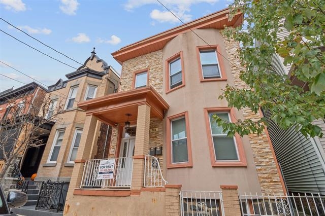 206 ANGELIQUE ST Unit: 1