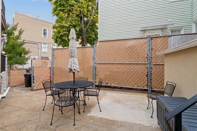 206 ANGELIQUE ST Unit: 1