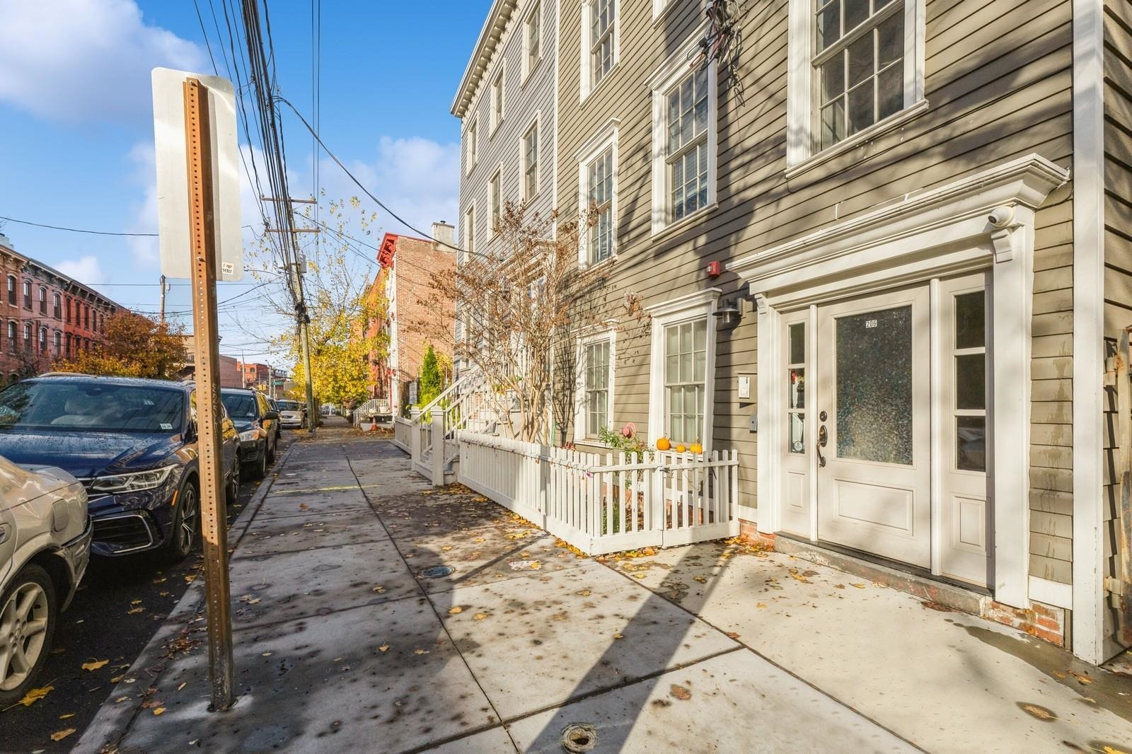 206 YORK ST Unit: 3