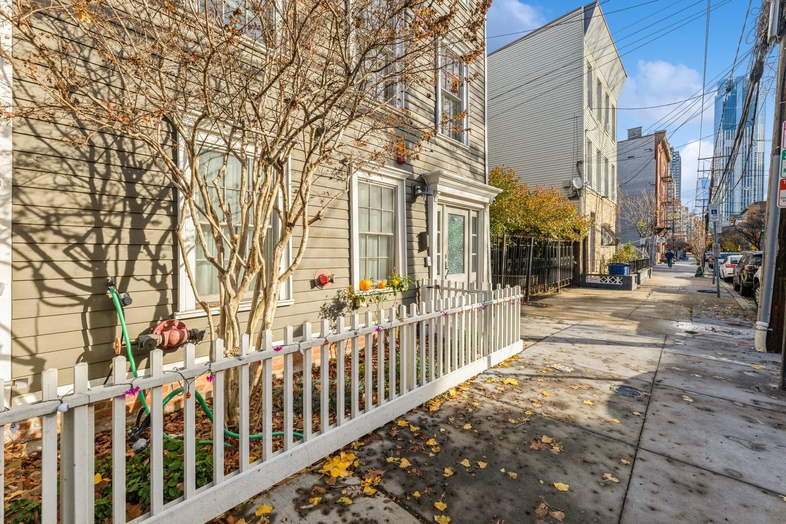 206 YORK ST Unit: 3