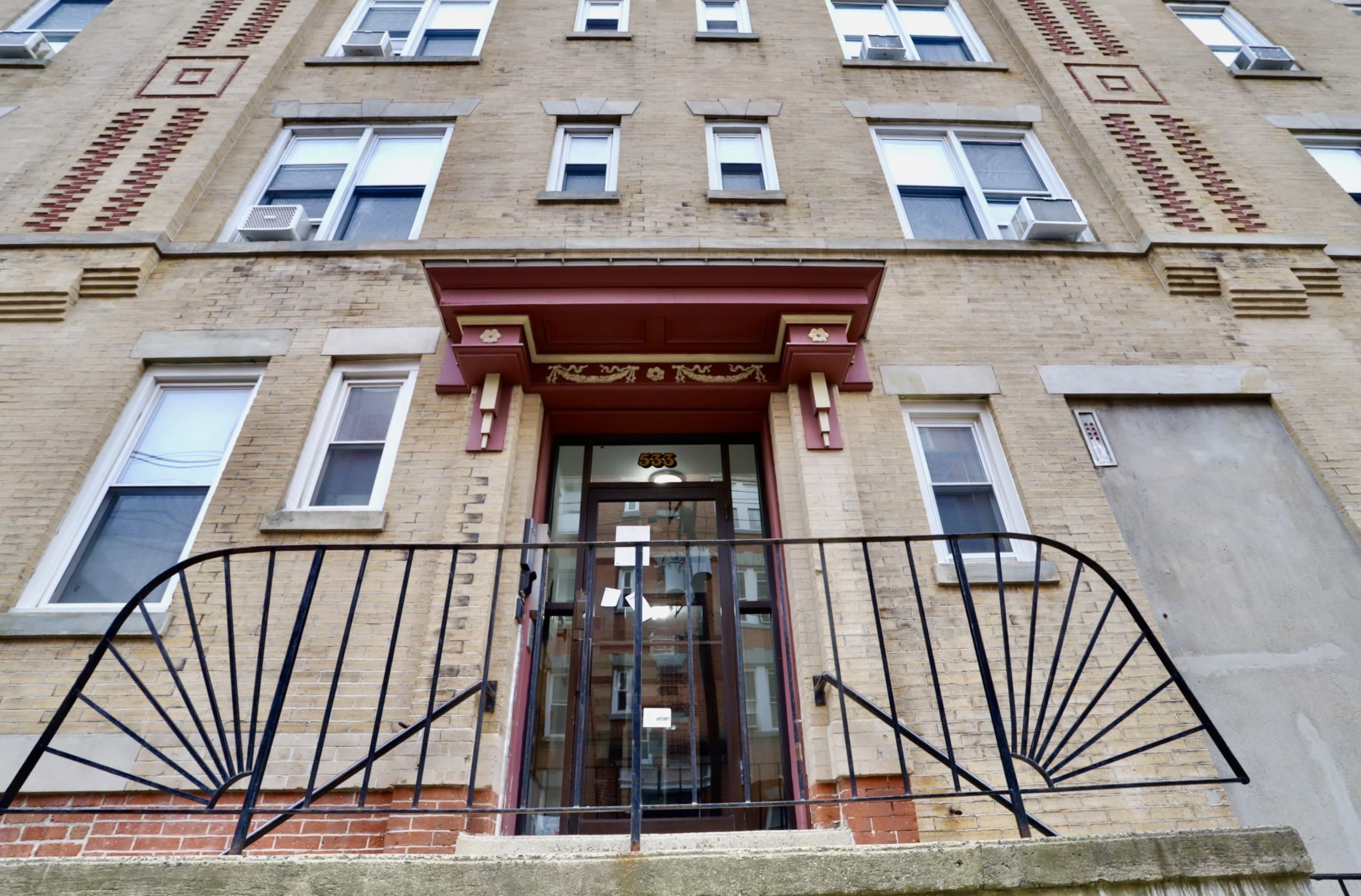 533 MONROE ST Unit: 3A