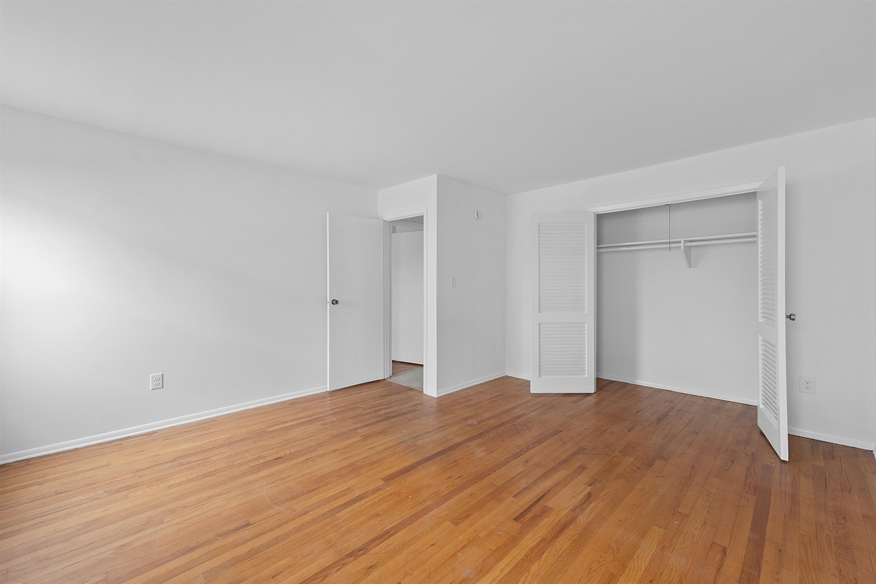 8 COLONIAL DR