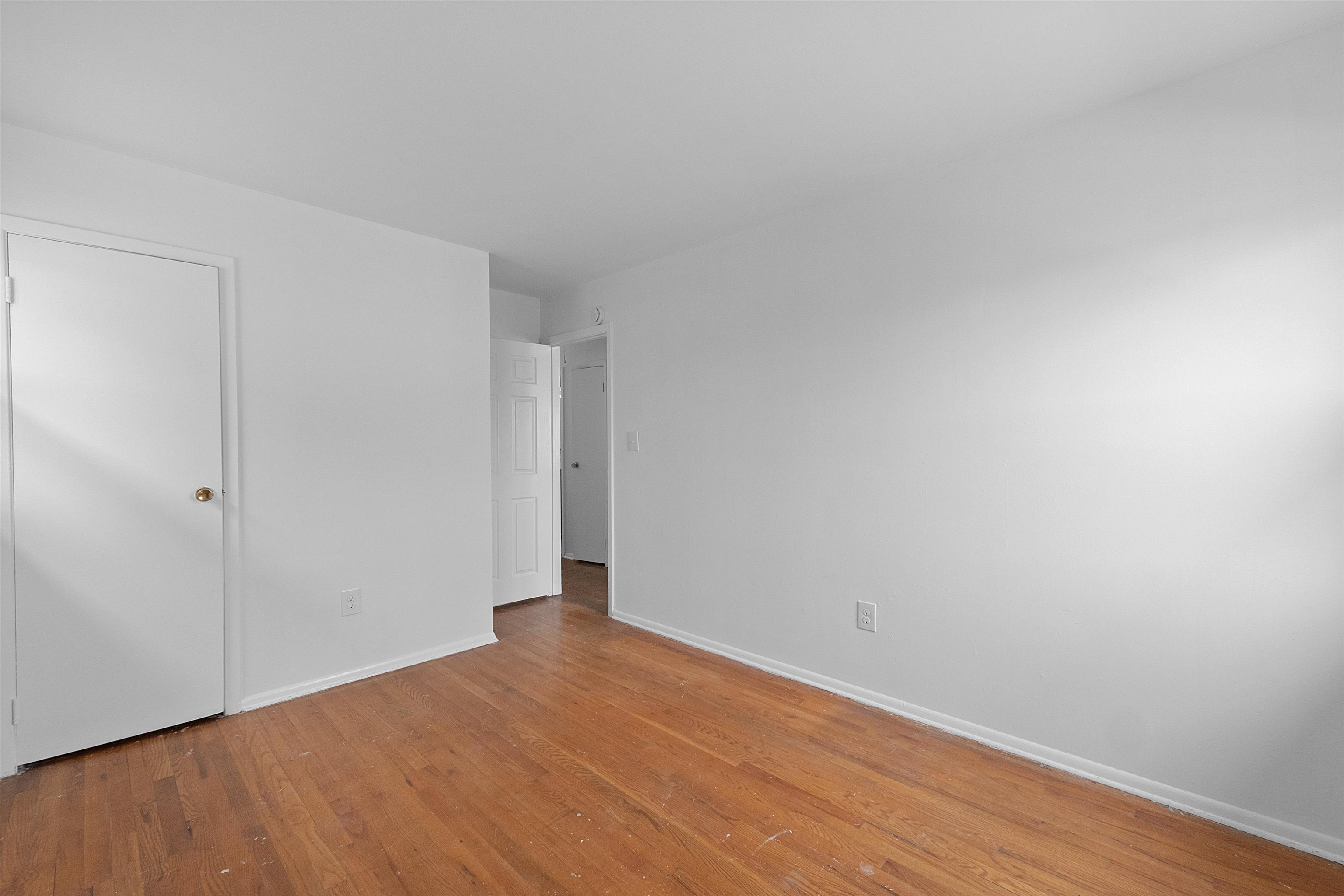 8 COLONIAL DR