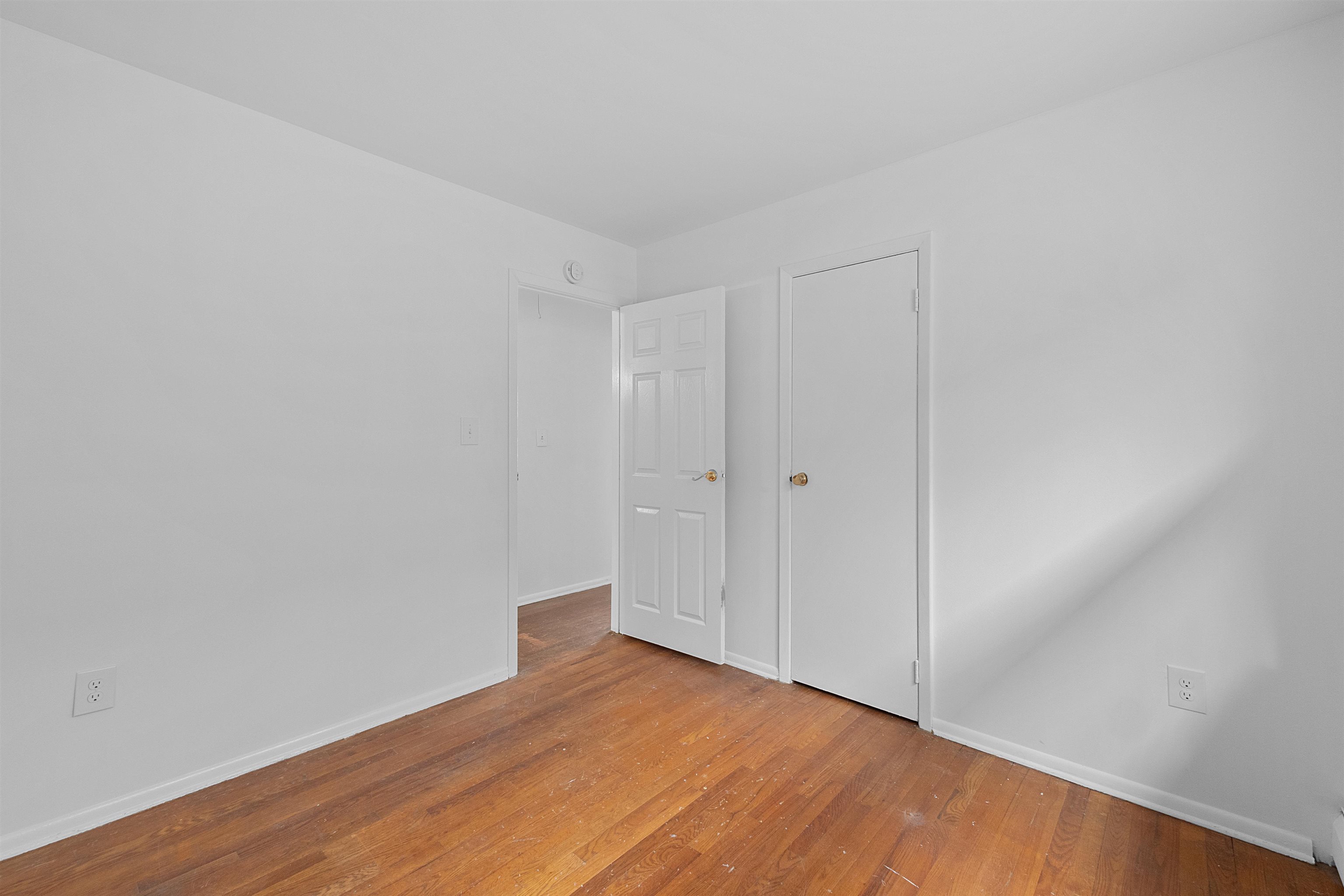 8 COLONIAL DR