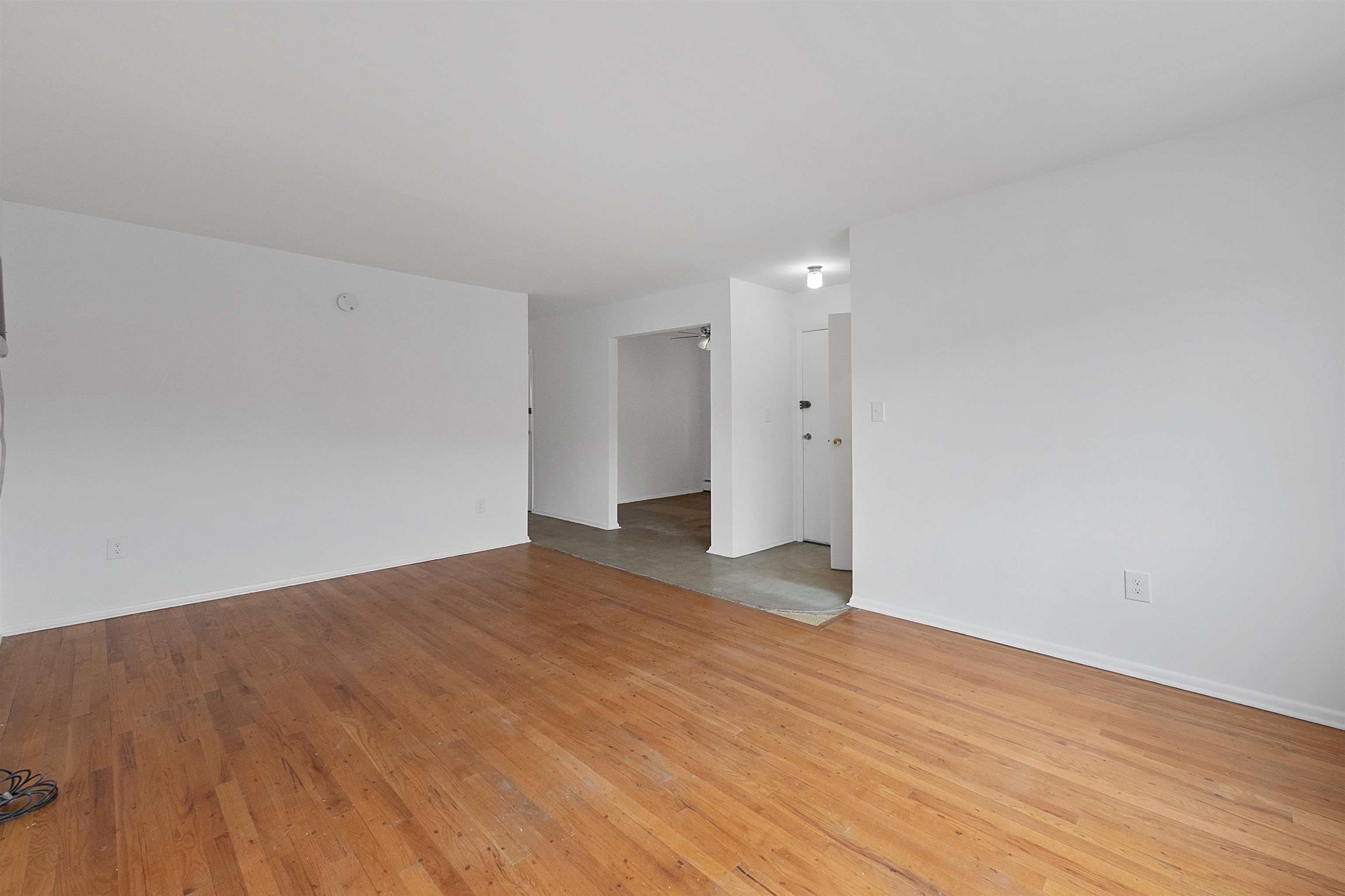 8 COLONIAL DR