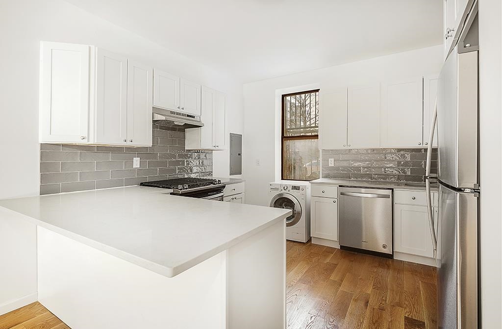 305 VARICK ST