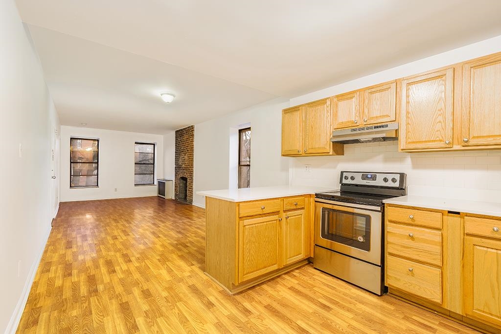 305 VARICK ST