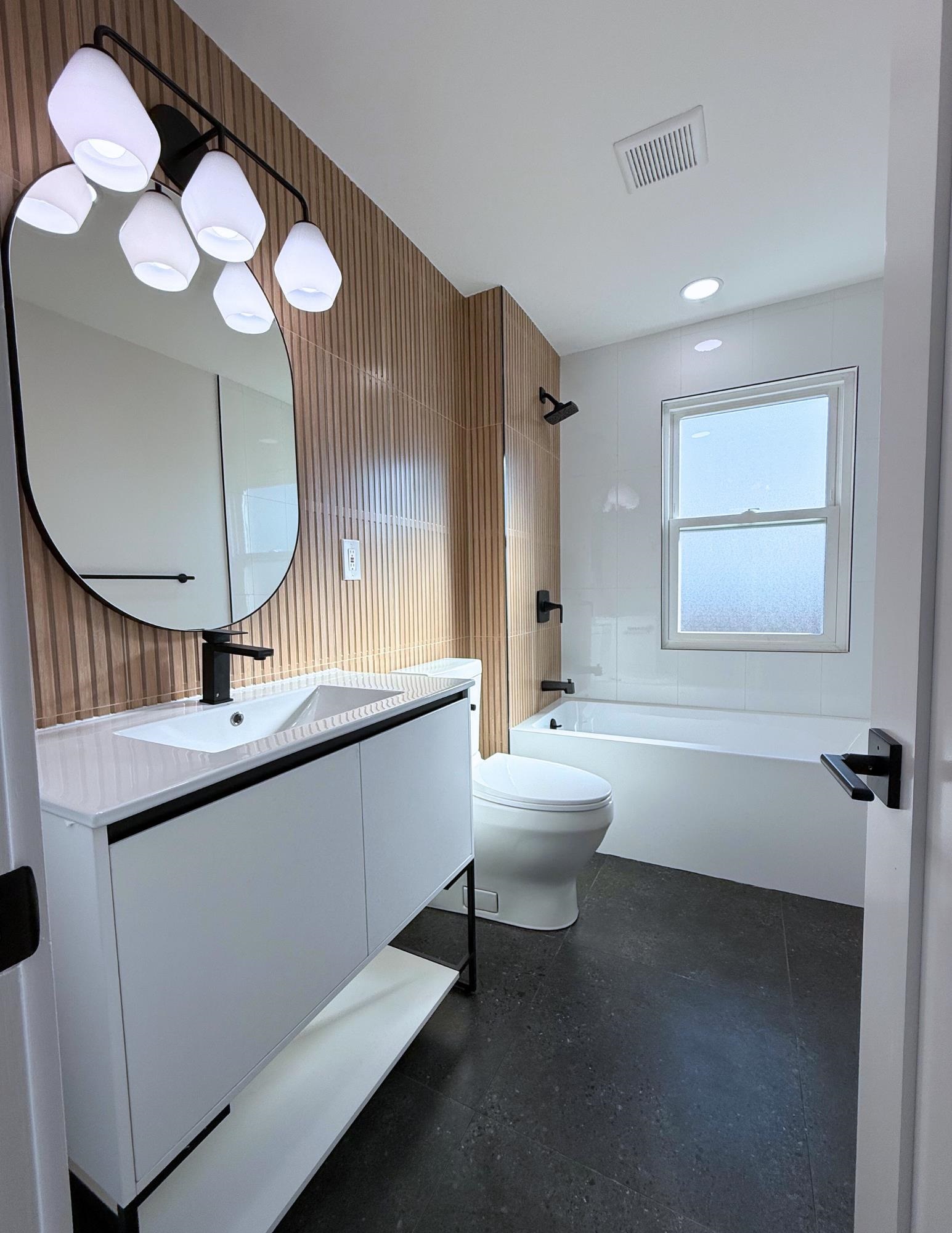 256 PRINCETON AVE Unit: 1A