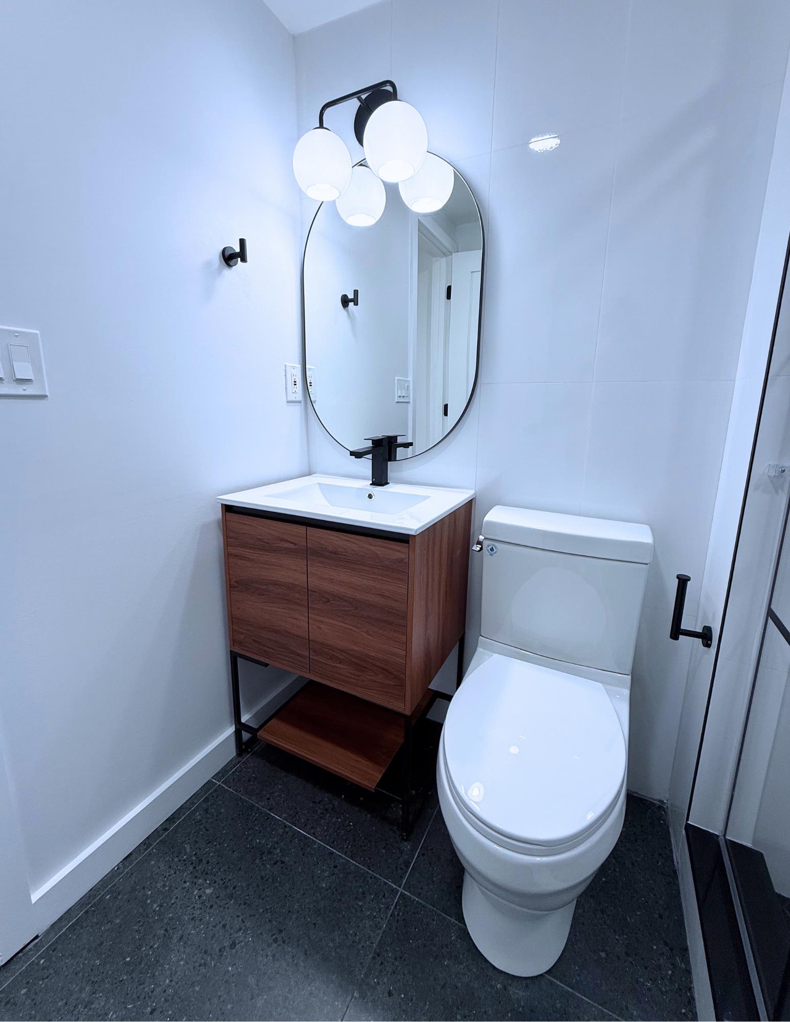 256 PRINCETON AVE Unit: 1A