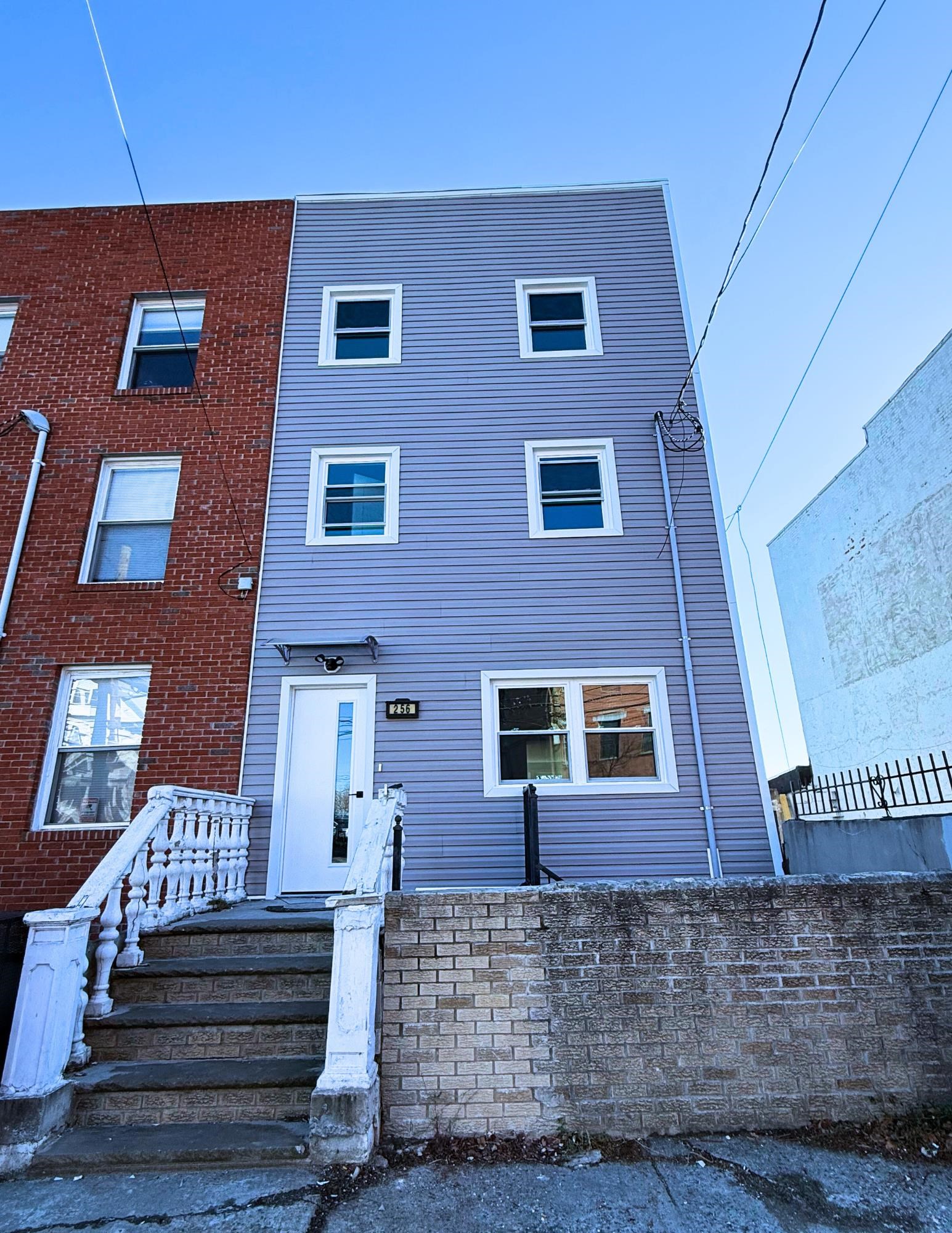256 PRINCETON AVE Unit: 1B