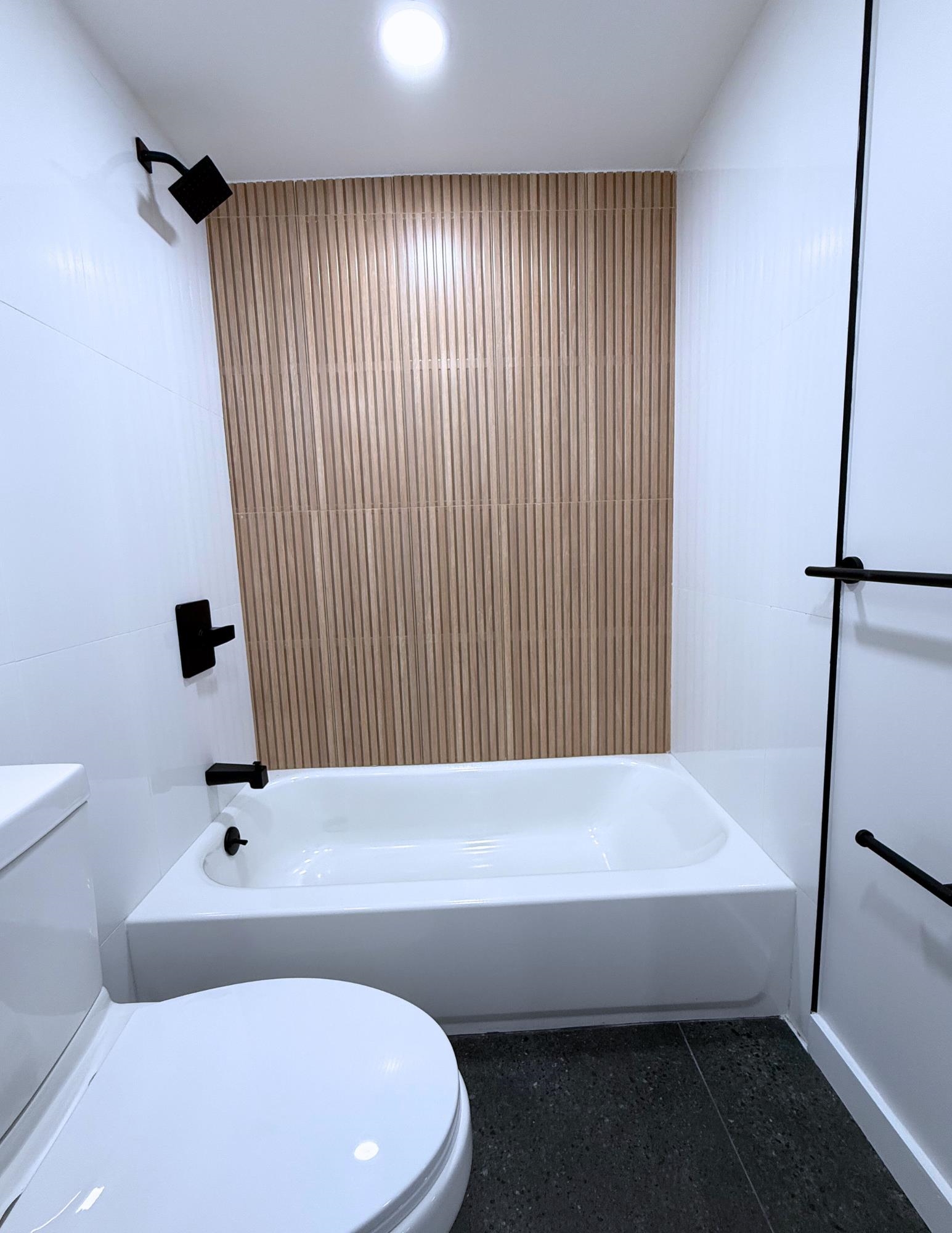 256 PRINCETON AVE Unit: 1B