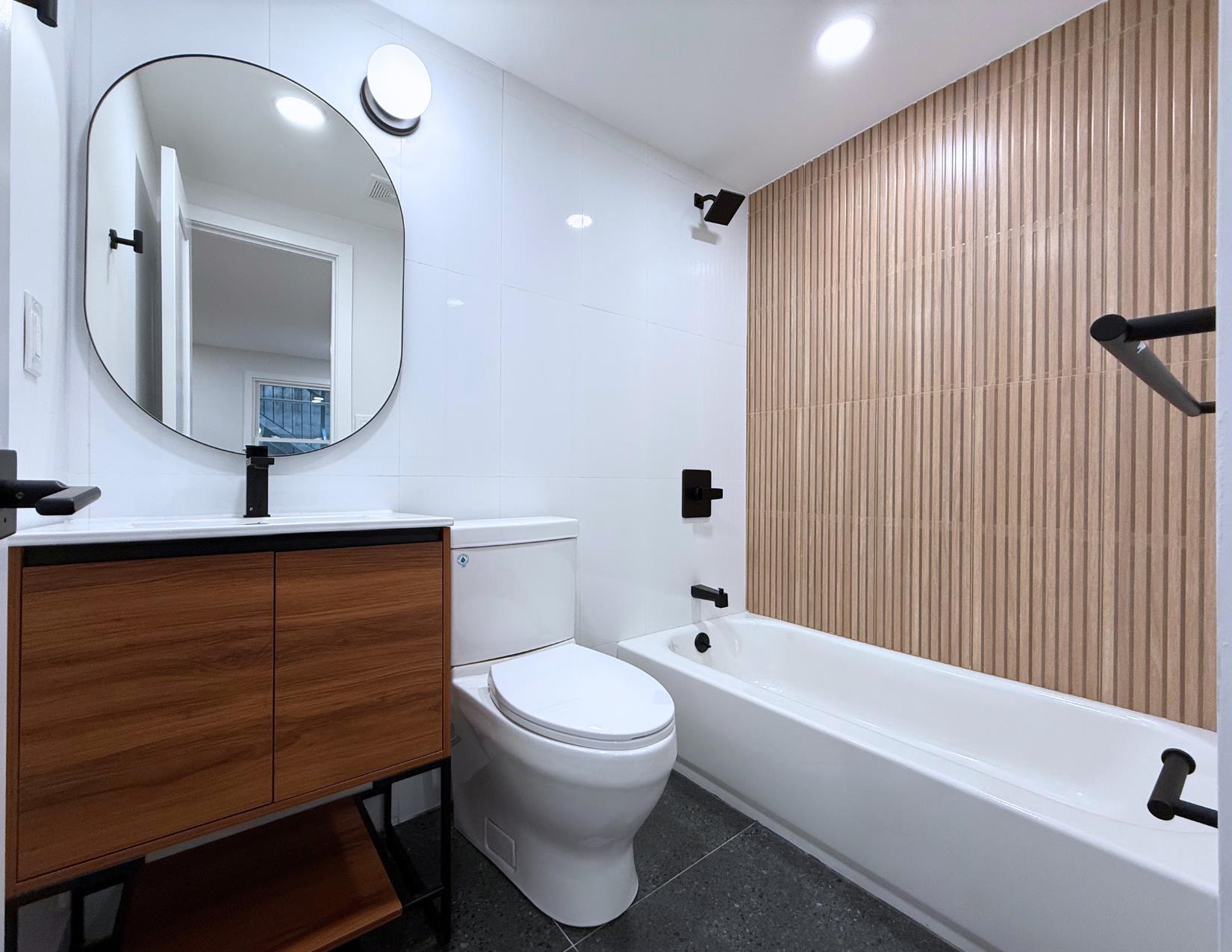 256 PRINCETON AVE Unit: 1B