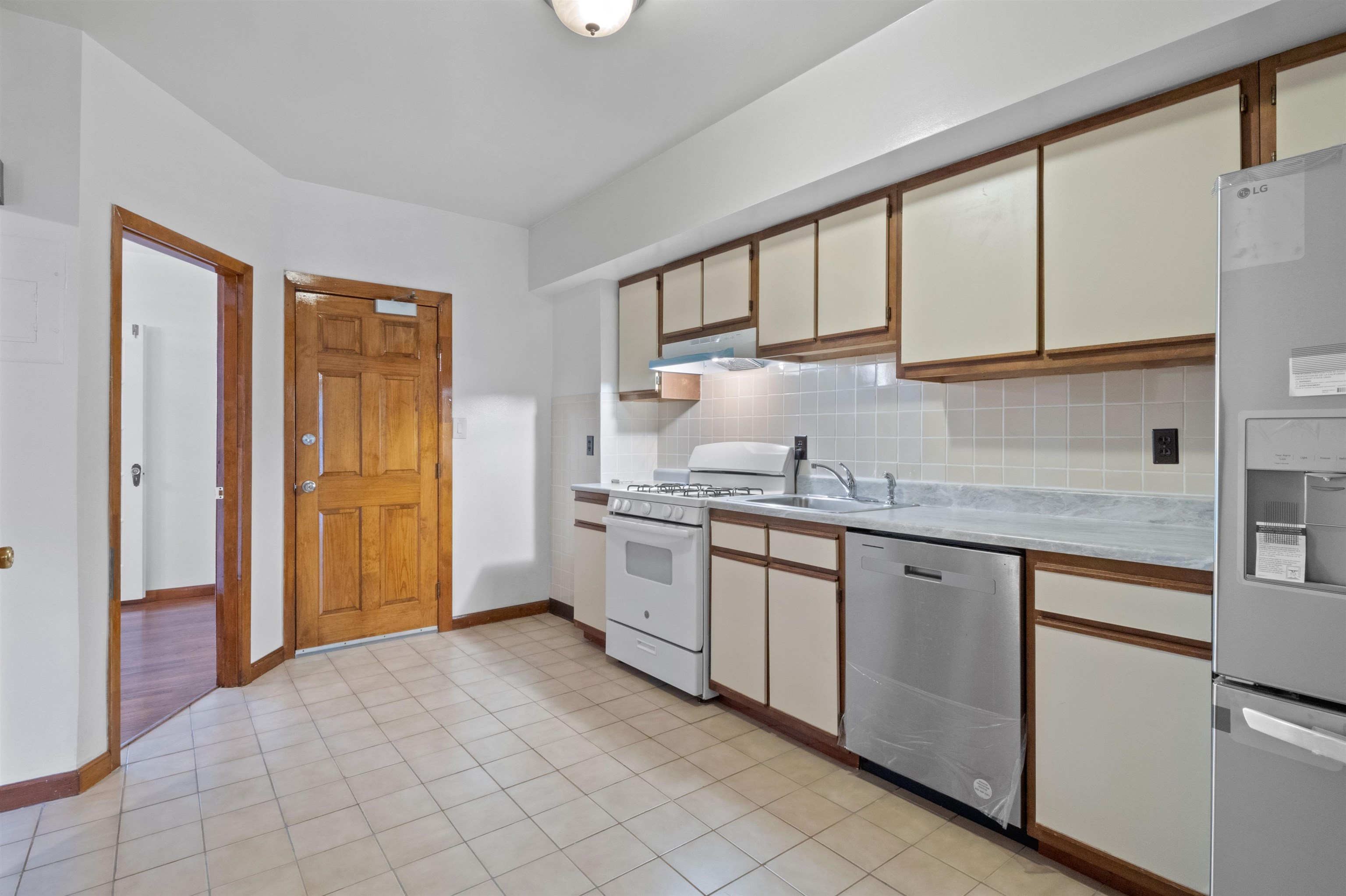 117 WINFIELD AVE Unit: 1