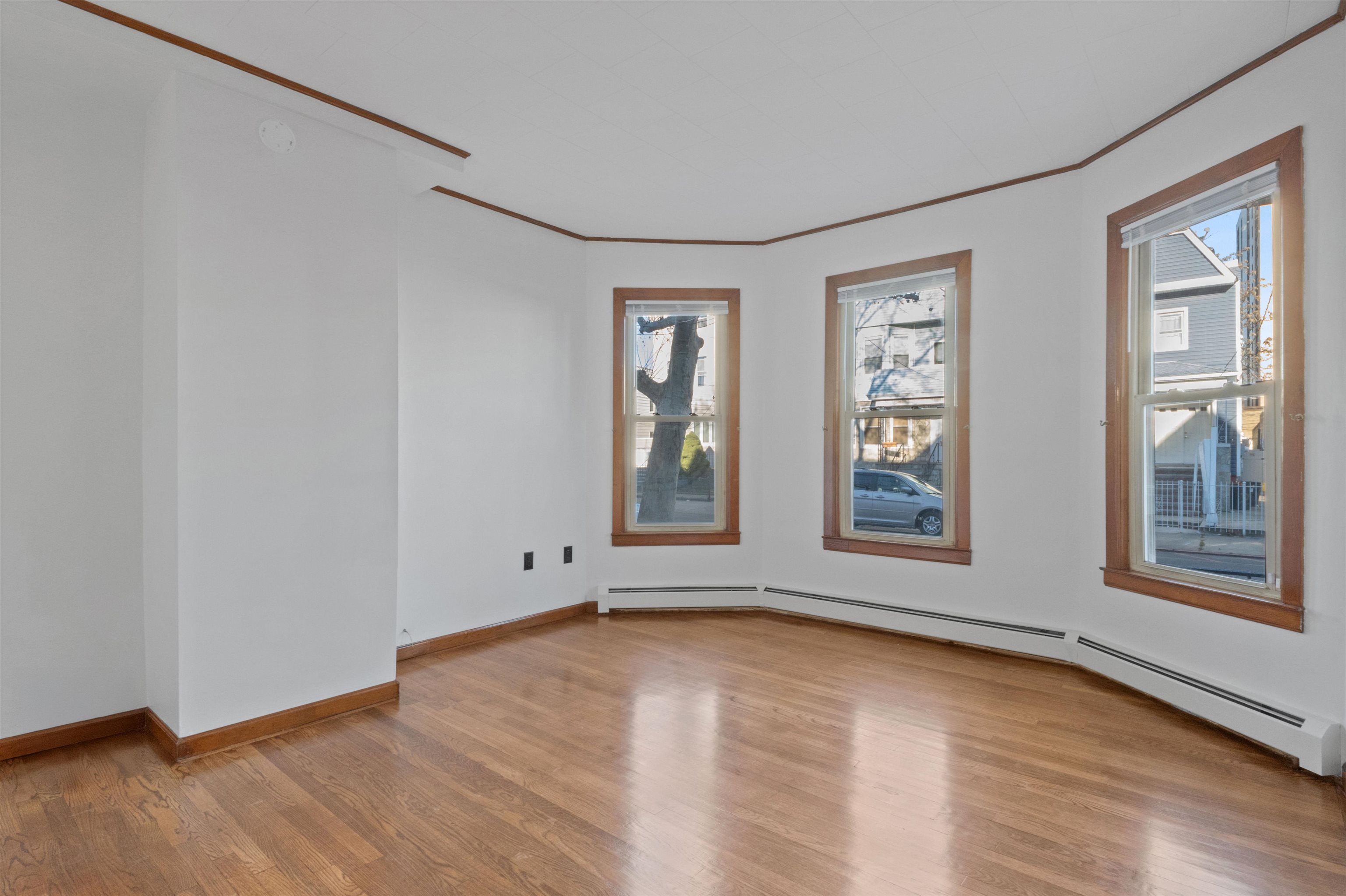 117 WINFIELD AVE Unit: 1