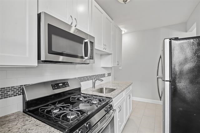 284 3RD ST Unit: 1D