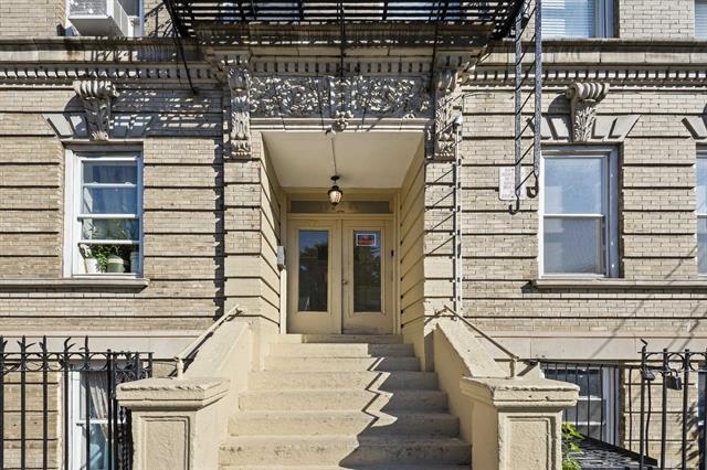 284 3RD ST Unit: 1D