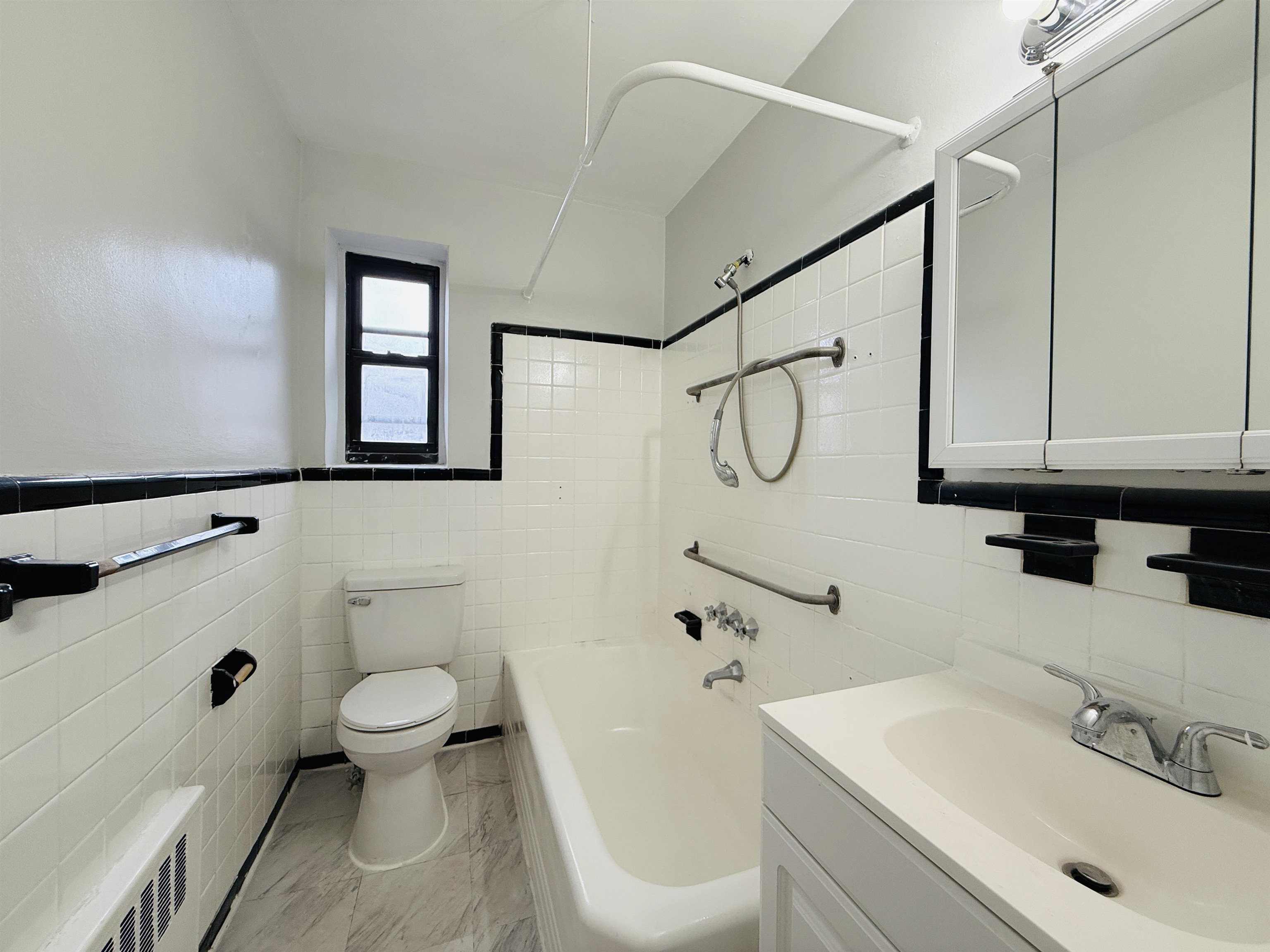 165 VROOM ST Unit: 5E