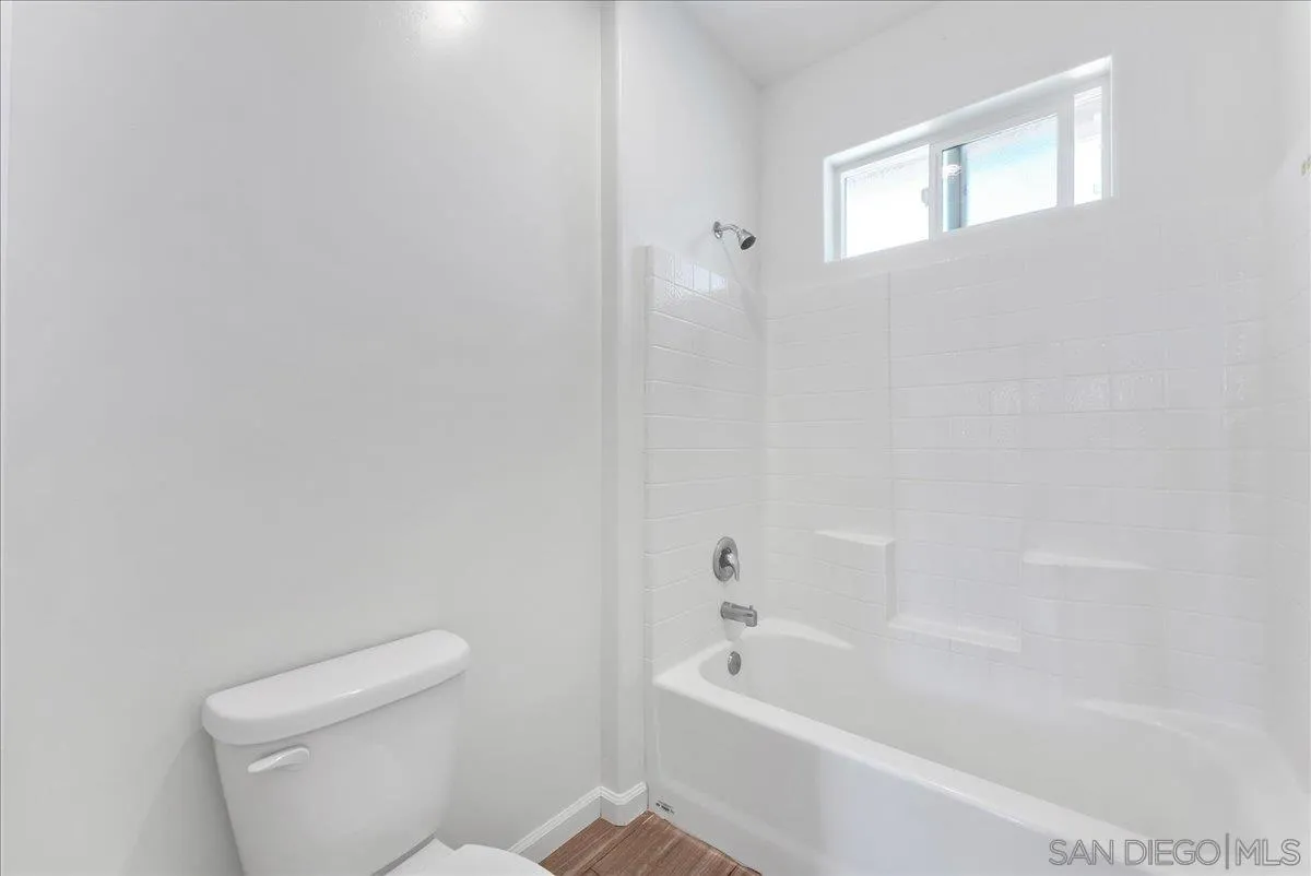 230 West Noakes Streets