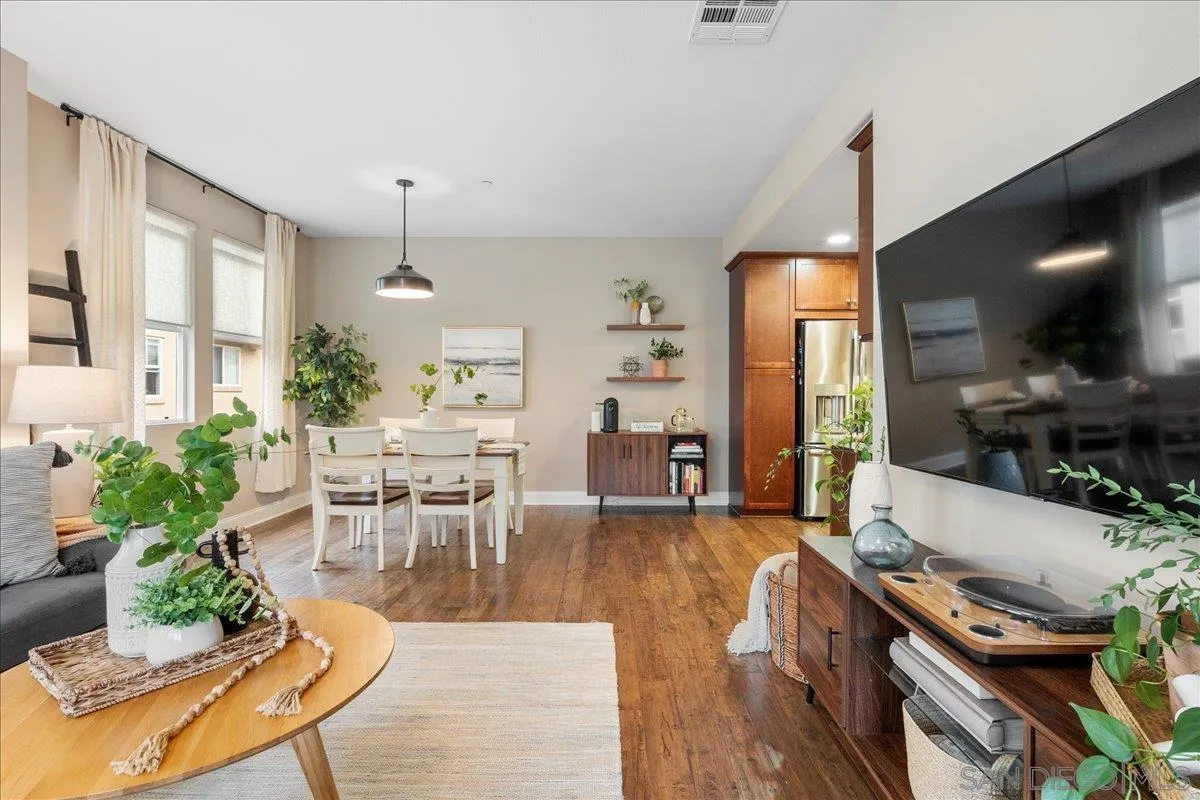 1641 Waterlily Way