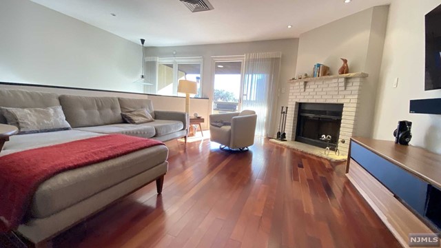 300 Gorge Road 15