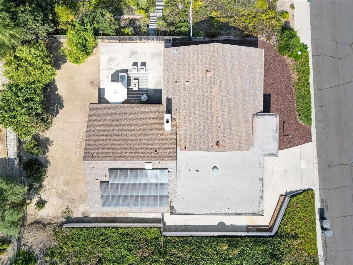 498 Hills Lane Dr