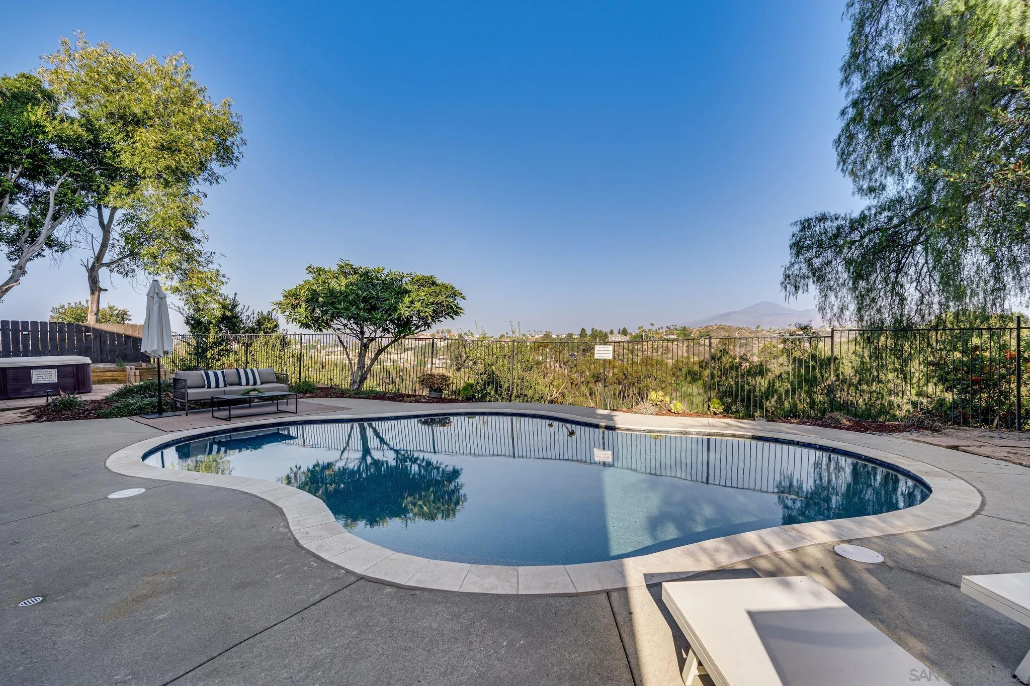 401 Camino Elevado