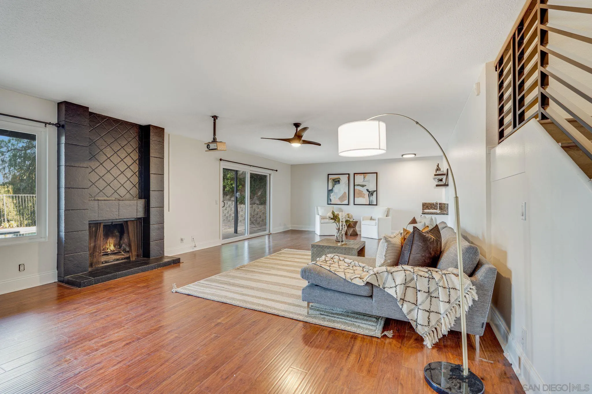 401 Camino Elevado