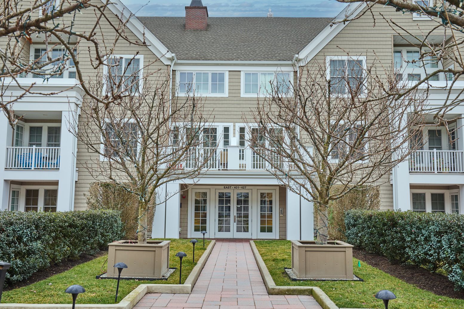 77 Havemeyer Lane 415