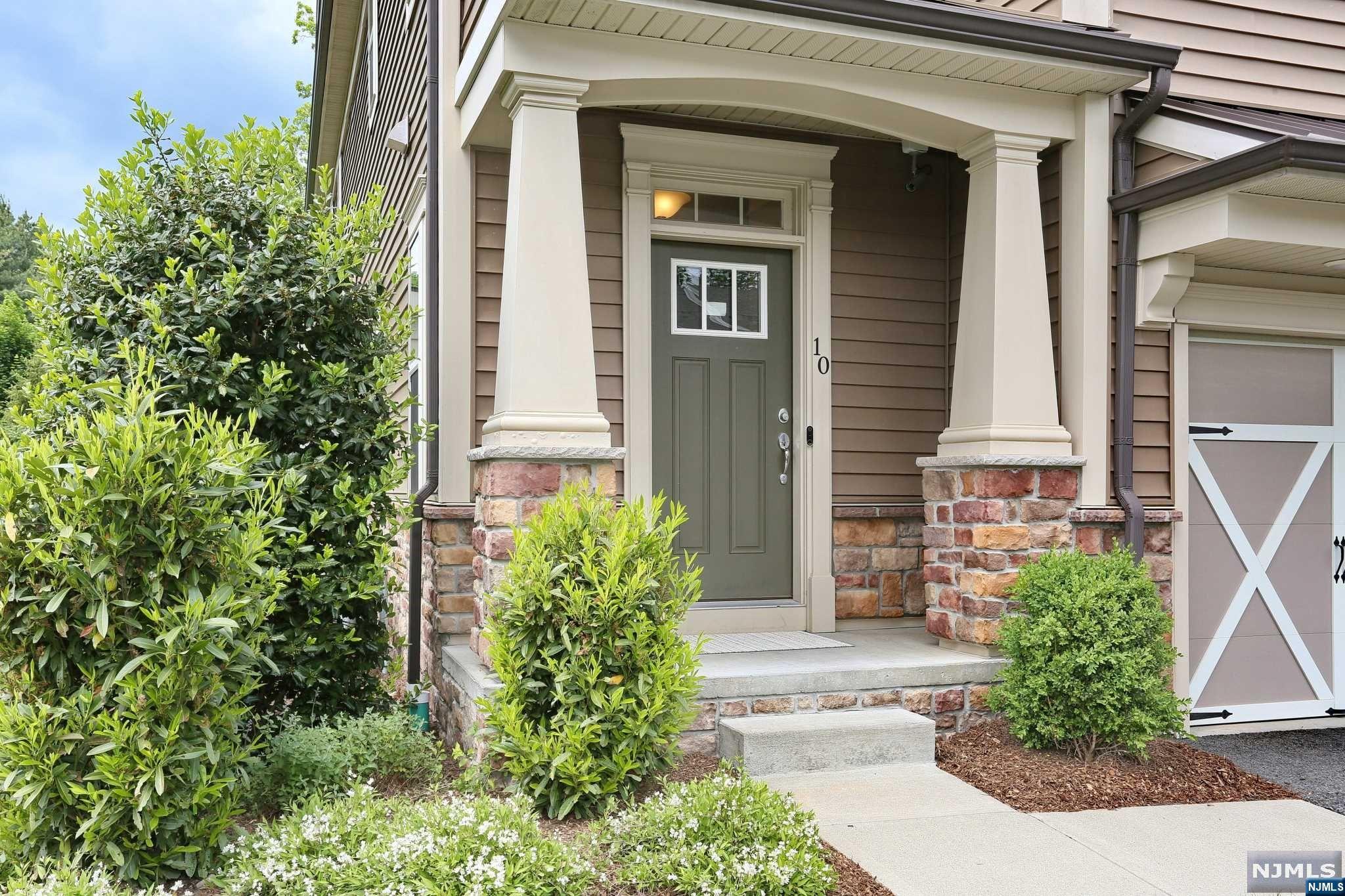 10 Marilyn Drive