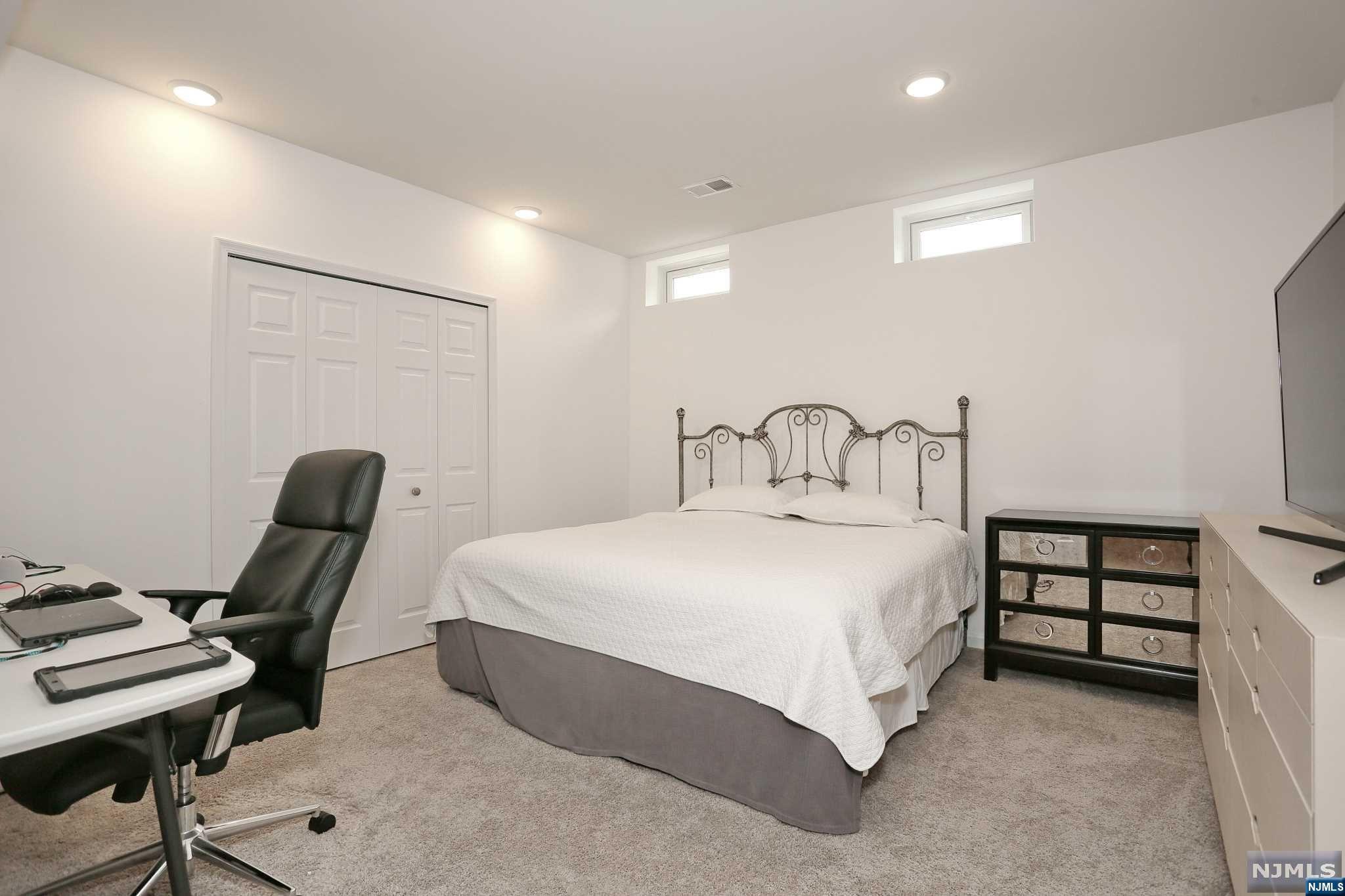 10 Marilyn Drive