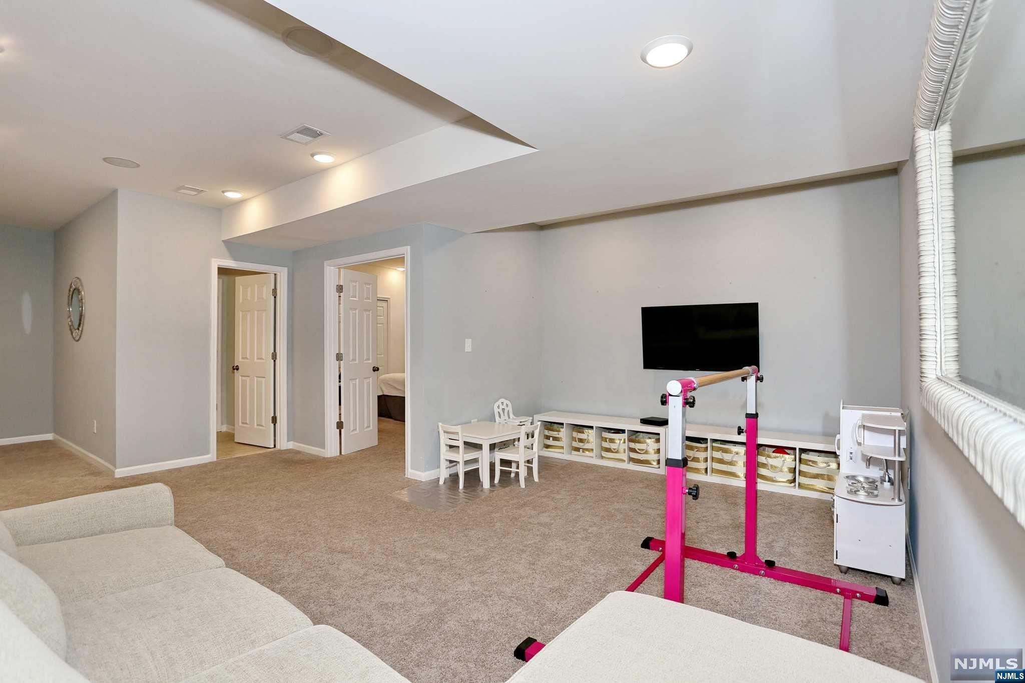 10 Marilyn Drive